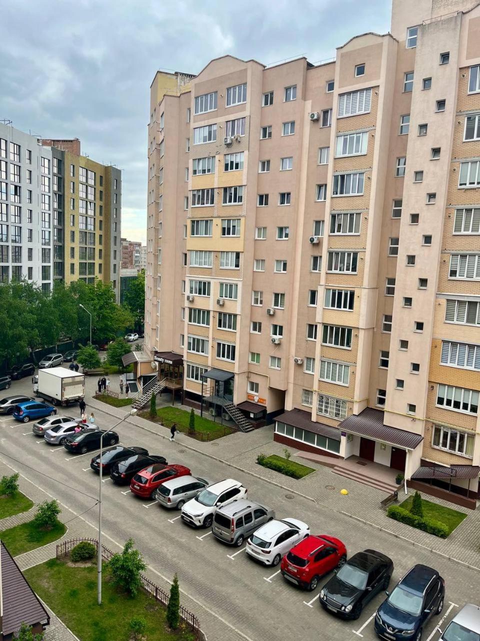 Новобудова рн авторинку, тц Адреналін сіті Луцк Экстерьер фото
